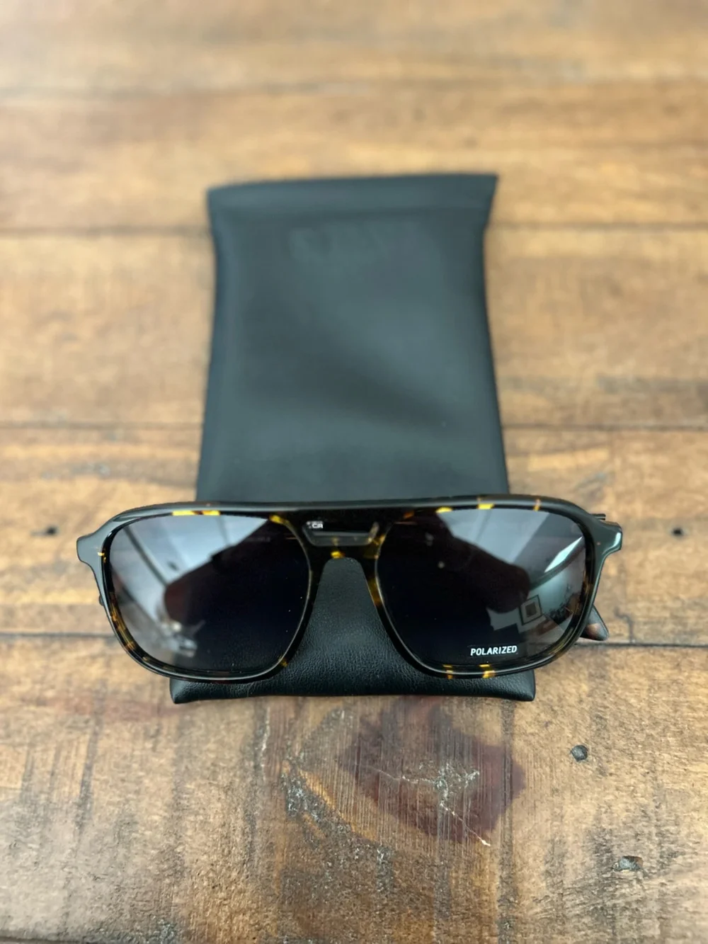 New Quay On The Fly Sunglasses w/Tortoiseshell Frame w/Smoke Polarized Lens&Case